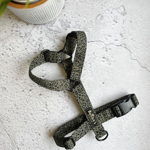
            
                Load image into Gallery viewer, hand made strap dog harness
            
        