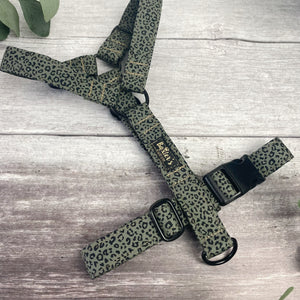 
            
                Load image into Gallery viewer, khaki leopard dog harness
            
        